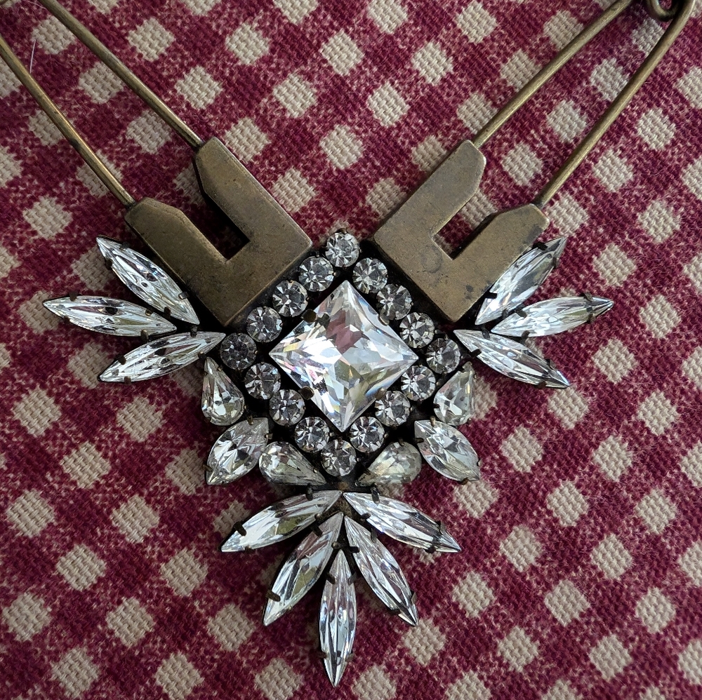 Auden Jewelry Madison Crystal safety pin necklace 2011 Fred segal traffic la